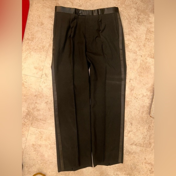 Used Once Men’s tuxedo Size M/L see measurements - Picture 14 of 16